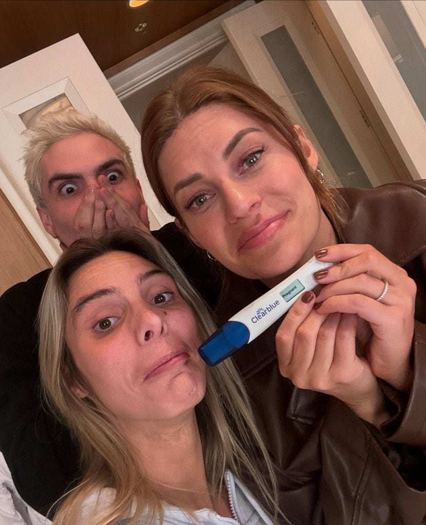 Lele Pons compartió esta emotiva foto del momento en el que le reveló su embarazo a su amiga Hannah Stocking .