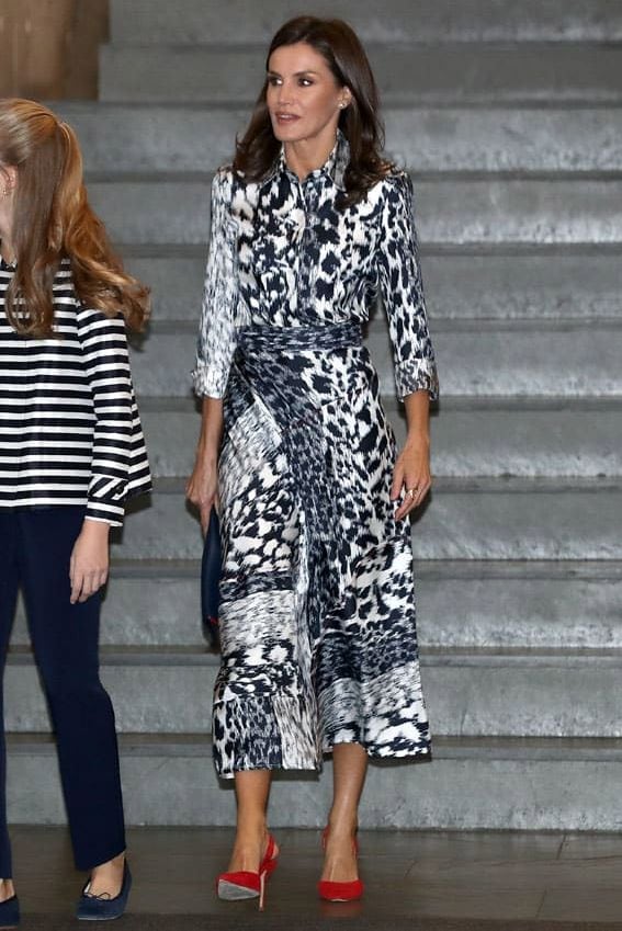 El vestido de Victoria Beckham que lució la reina Letizia: agotado y con lista de espera