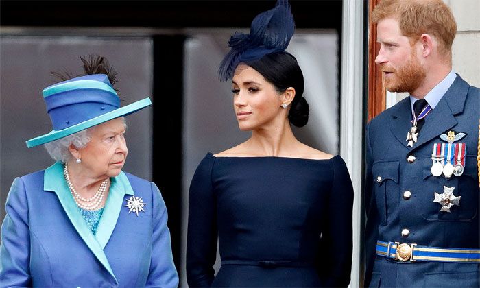 El príncipe Harry y Meghan Markle con la reina Isabel II