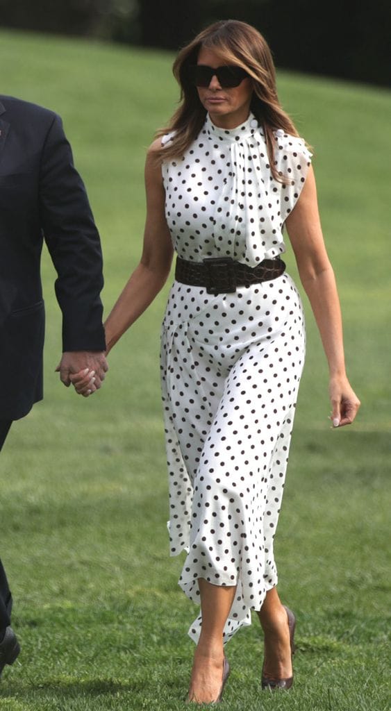 melania 2019 vestido lunares