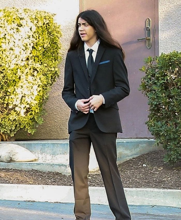 Blanket, el hijo de Michael Jackson, en el funeral de Joe Jackson 