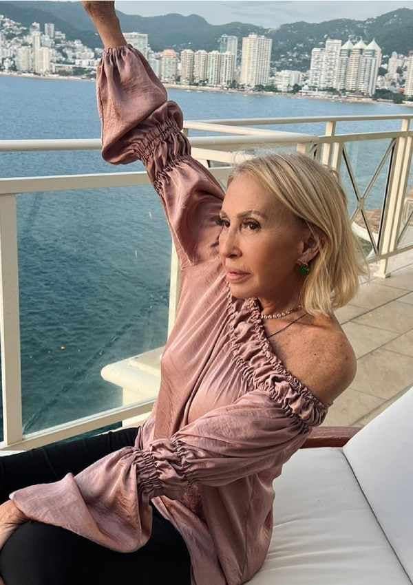 Laura Bozzo en una terraza