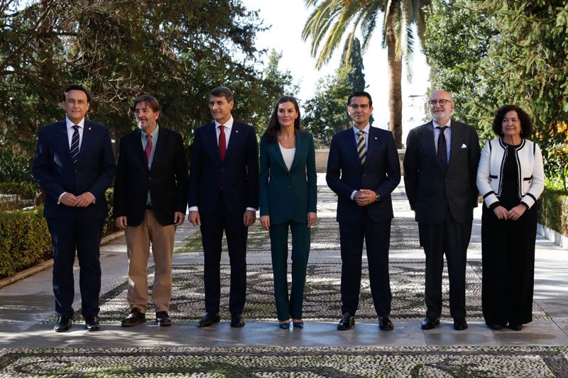 La Reina Letizia con los directores del Instituto Cervantes