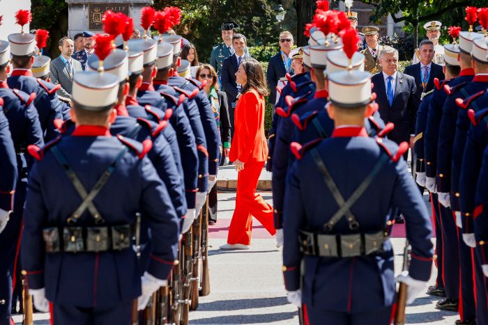 Doña Letizia y los militares 