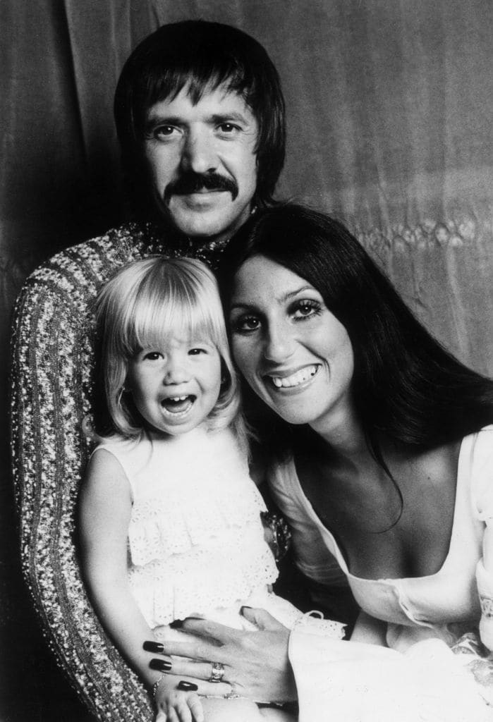 Sonny y Cher con su hija Chastity