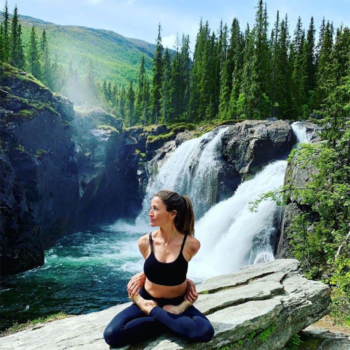 Rebecca Loos es maestra de yoga en Noruega