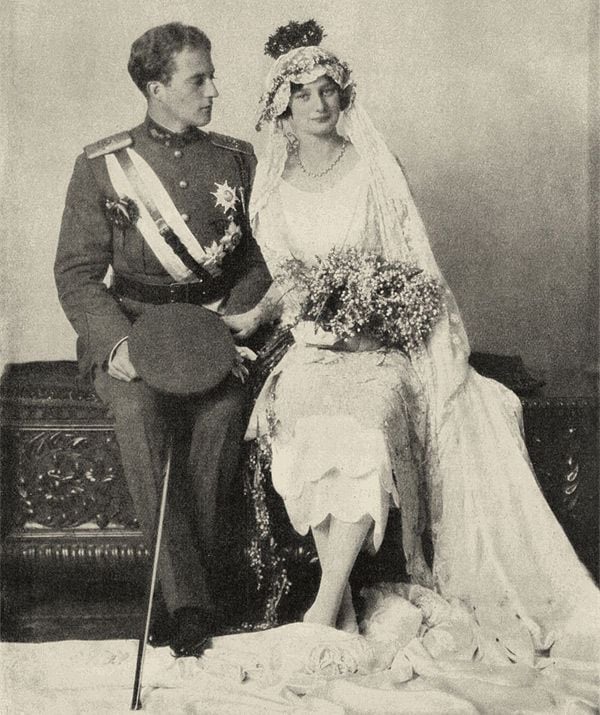 La pareja contrajo matrimonio en una ceremonia religiosa el 10 de noviembre de 1926 en la Catedral de San Miguel y Santa Gúdula de Bruselas
