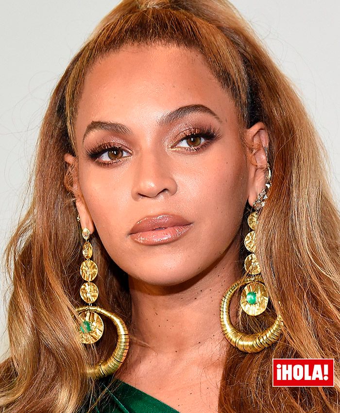 beyonce-golden-hoops