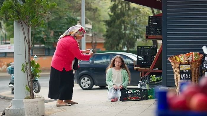 'Hermanos': Hilmiye graba a Emel para una falsa campaña en internet