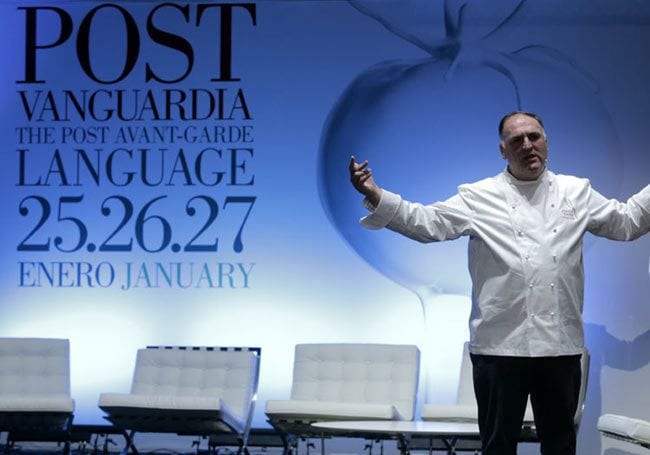 ‘Post vanguardia es aquella en la que los cocineros dan de comer a los pocos, pero también están involucrados en proyectos para dar de comer a los muchos’, aseguró el cocinero José Andrés, recién llegado de Estados Unidos donde dirige numerosos restaurantes de éxito. Foto: Madrid Fusión. 
