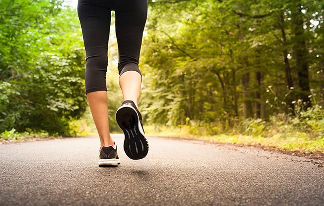 Un baño de agua caliente es tan beneficioso como caminar media hora 