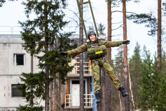 Ingrid Alexandra de Noruega, formación militar