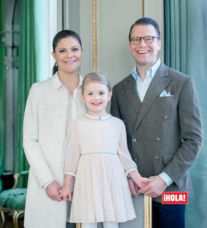 La pareja tiene ya por fin la ansiada parejita, niño y niña, un gran regalo para la princesa Estelle que acaba de cumplir cuatro años (Foto realizada por Kate Gabor)
