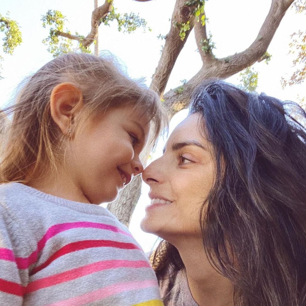 aislinn derbez y su hija kailani