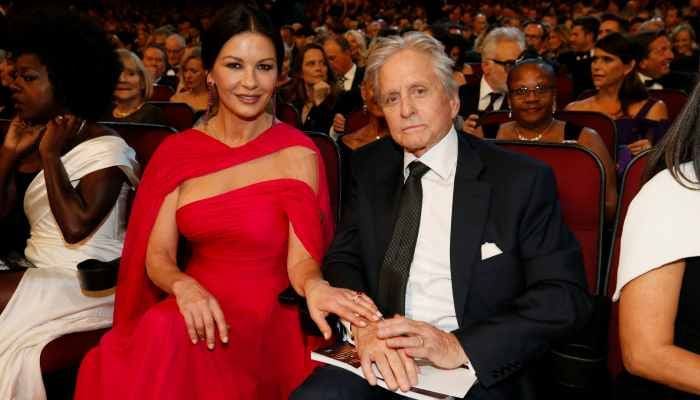 Catherine Zeta Jones y Michael Douglas en el interior del Teatro Microsoft de Los Ángeles