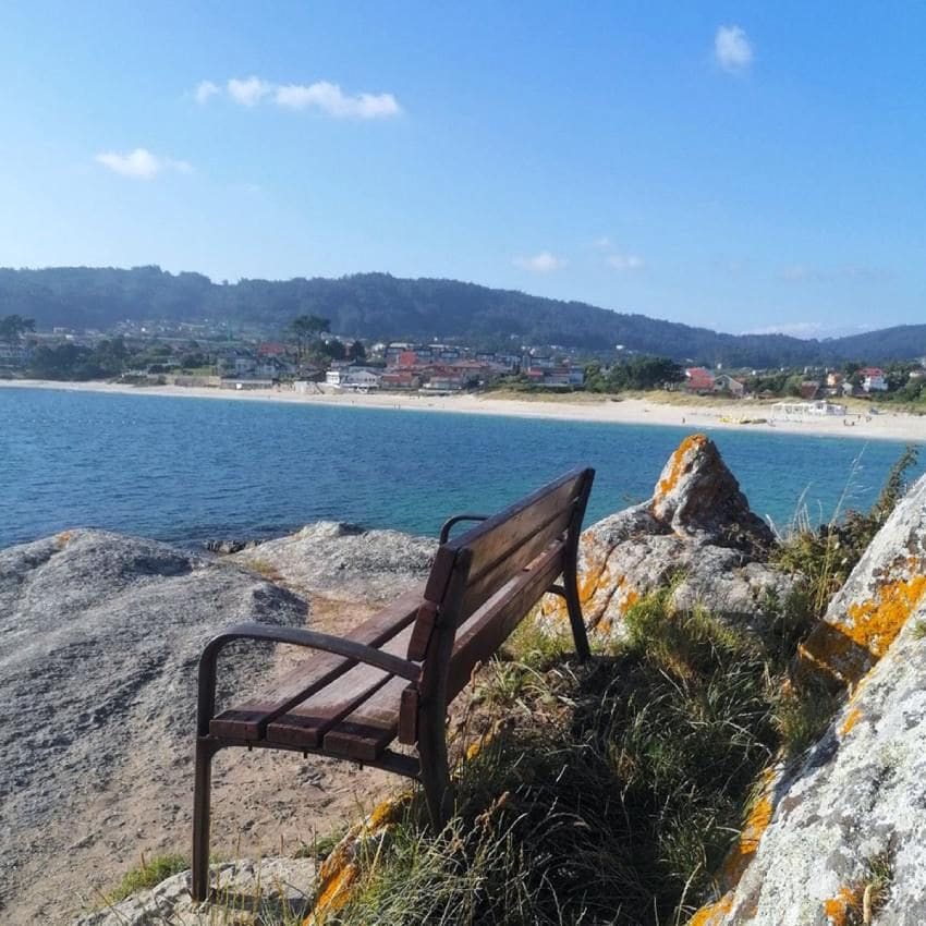 banco en la costa de sanxenxo pontevedra galicia