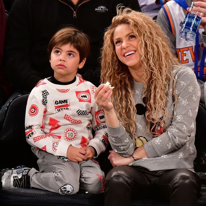 Shakira y Piqué disfrutan del 'basket' con sus hijos