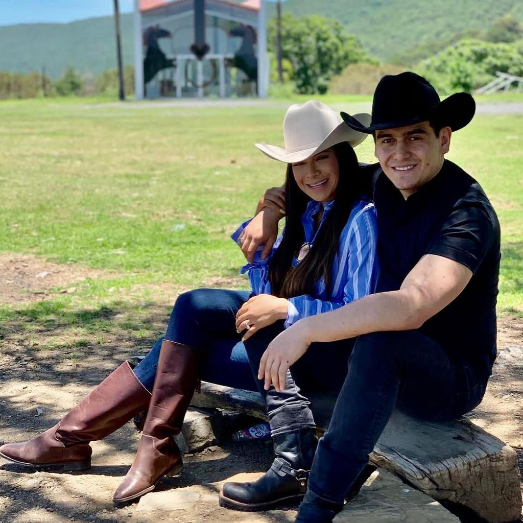 Julián y su hermana Zarelea Figueroa Ocampo