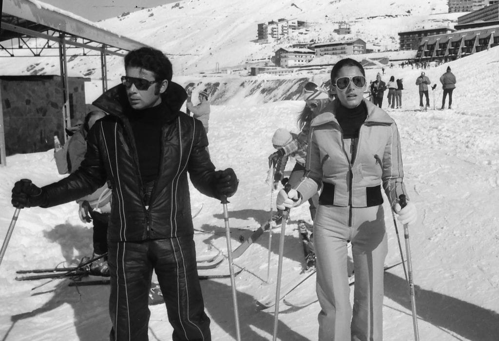 Francisco Rivera 'Paquirri' y su mujer Carmen Ordóñez esquiando en Sierra Nevada, Granada, 1976