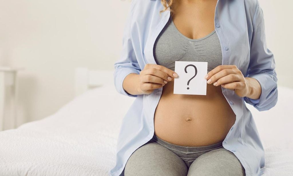 mujer embarazada con dudas