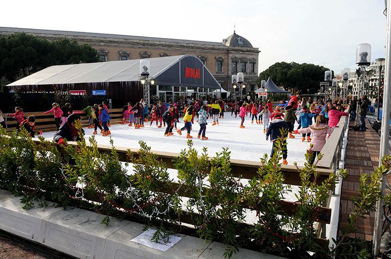 Pista-de-hielo-de-la-plaza-de-Colon