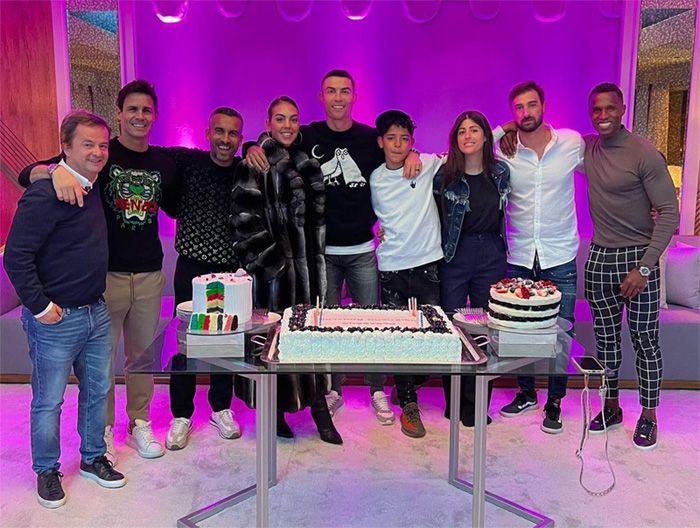 Cristiano celebra su cumpleaños con su pandilla de amigos