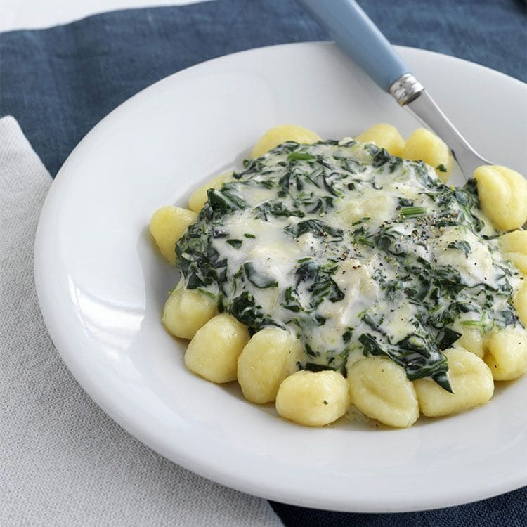 Ñoquis con espinacas y queso gorgonzola