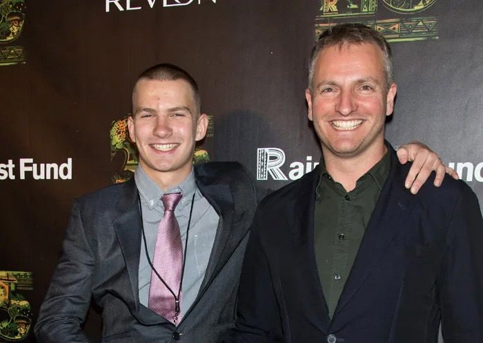 Giacomo Sumner junto a su hermano Joe