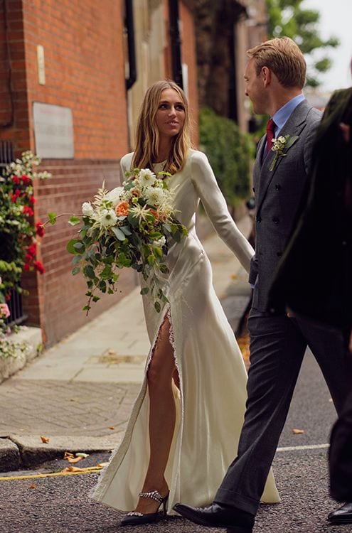 Vestido de novia con abertura