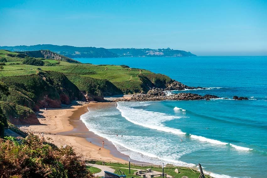 Playa del Arenal de Morís en Caravia, Asturias