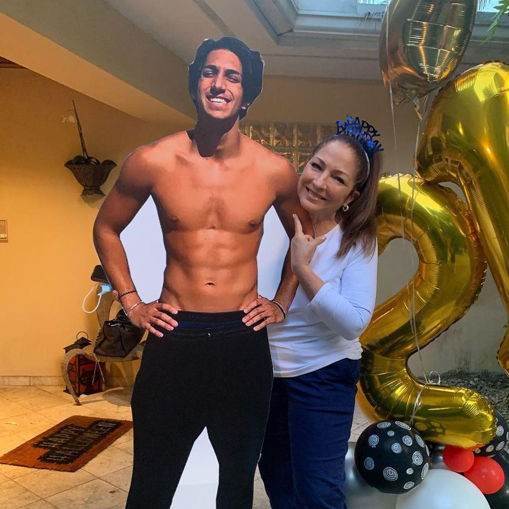 lili estefan celebra el cumplea os 21 de su hijo lorenzo