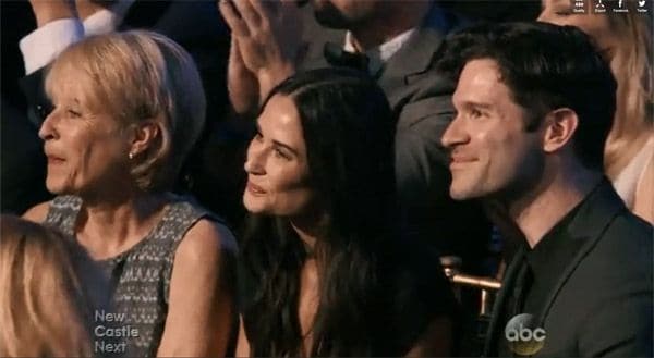 Demi Moore no pudo ocultar la emoción y el orgullo al ver a su hija bailar un foxtrot, popular baile estadounidense
