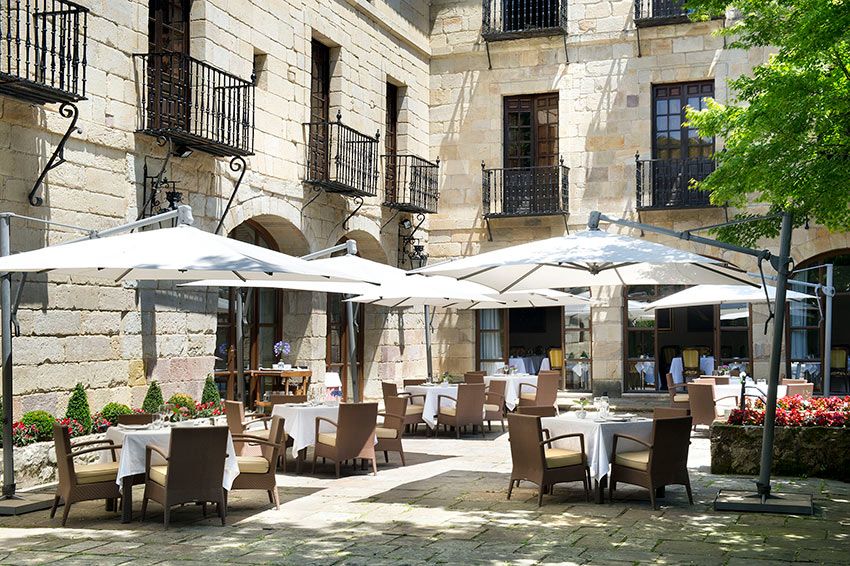 Terraza del restaurante del Parador de Santillana del Mar, Cantabria