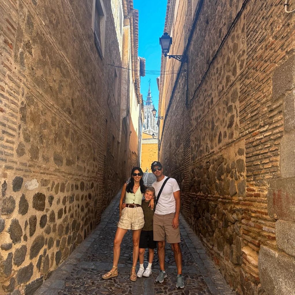 Sandra y Leonardo viajaron a Europa con su hijo Andrés.