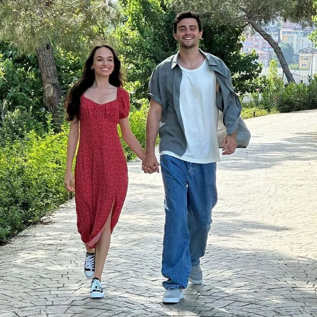 Yigit Koçak forma pareja protagonista en 'El otoño de una vida' con la actriz Eylül Tumbar