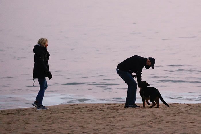 Las simpáticas imágenes de Joe Biden jugando con Commander, su nuevo cachorro de pastor alemán