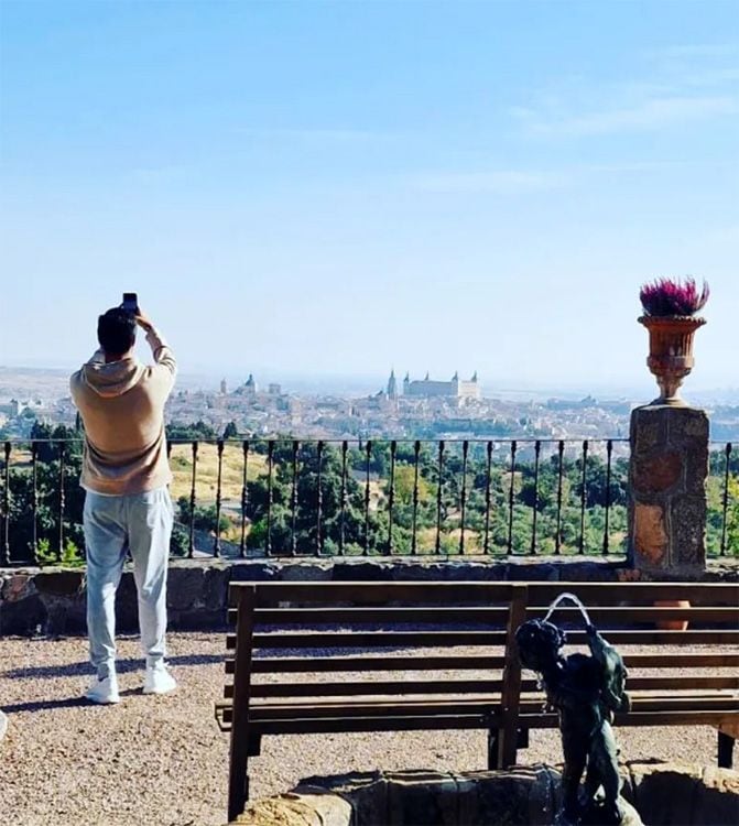 El exjugador disfruta de las vistas de Toledo