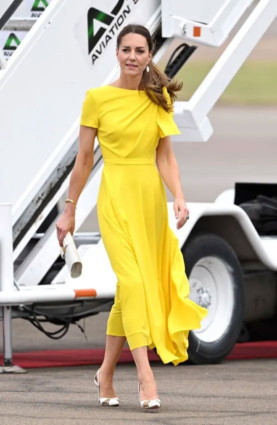 Kate Middleton con un vestido amarillo de 1.300 euros