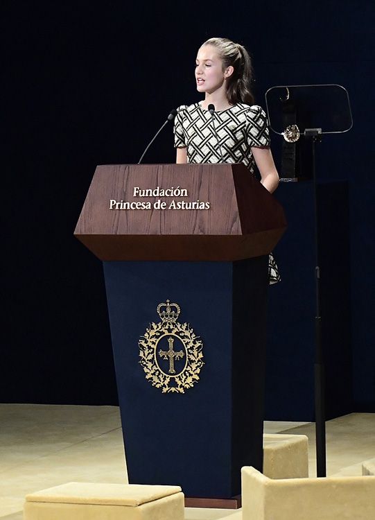 leonor pronuncia su discurso en los premios princesa