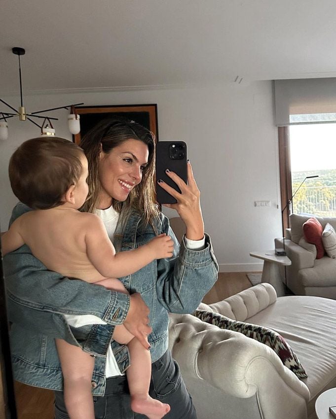 Laura Matamoros junto a su hijo Benjamín