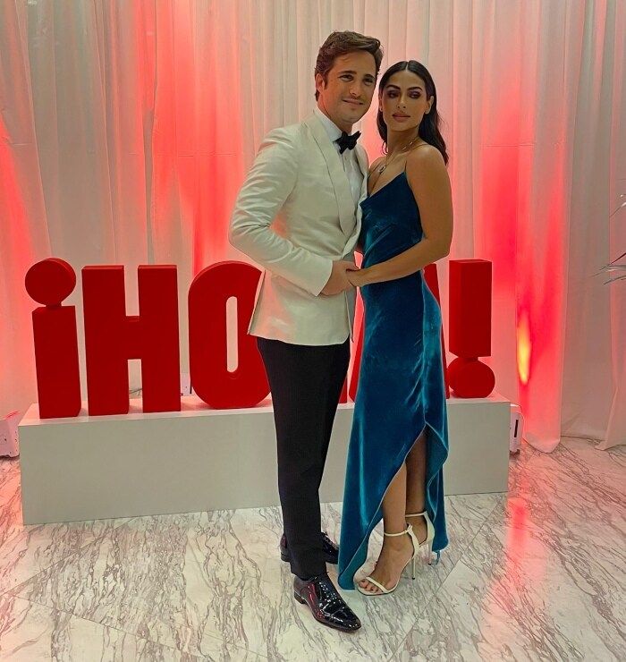 Diego Boneta y Renata Notni en Premios Platino