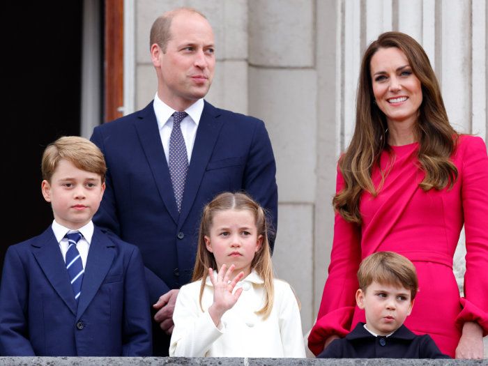 Los príncipes de Gales con sus tres hijos 