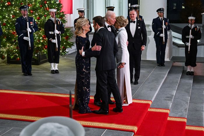 El cariñoso saludo de Joe y Jill Biden con Emmanuel y Brigitte Macron