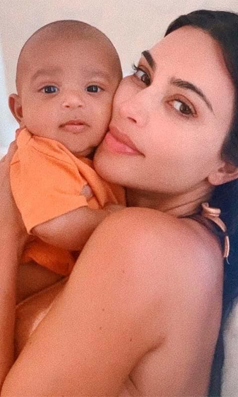 kim kardashian hijos fotos bebes06