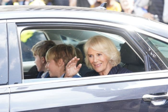 La reina Camilla con sus nietos