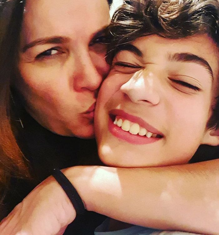 Fabiola Martínez con su hijo 