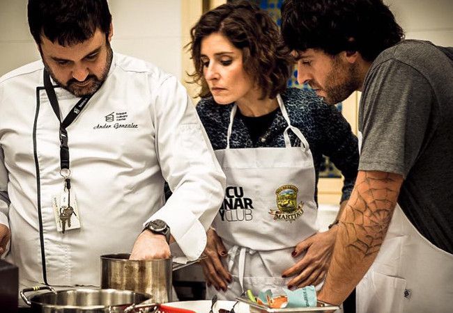 En San Sebastián, uno de los centros con mayor prestigio mundial, el 'Basque Culinary Center', también realiza cursos de cocina durante todo el año.
