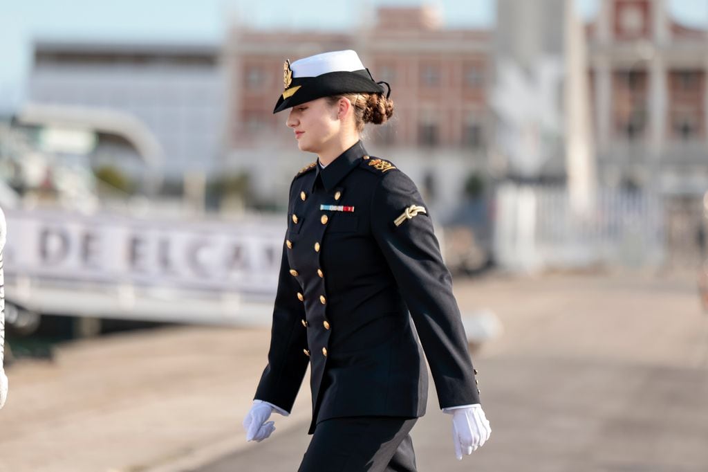 LA PRINCESA LEONOR SE EMBARCA EN EL JUAN SEBASTIAN ELCANO