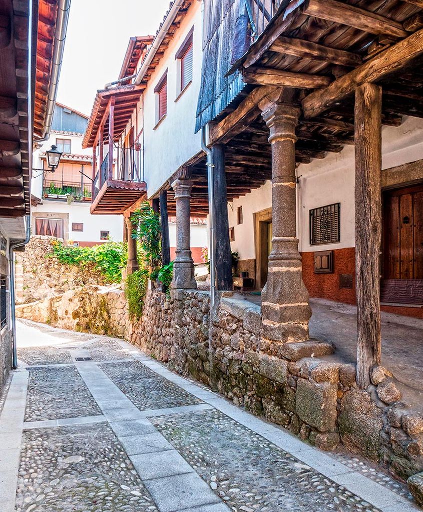 Calle de Montemayor del Río, sierras de Béjar, Salamanca