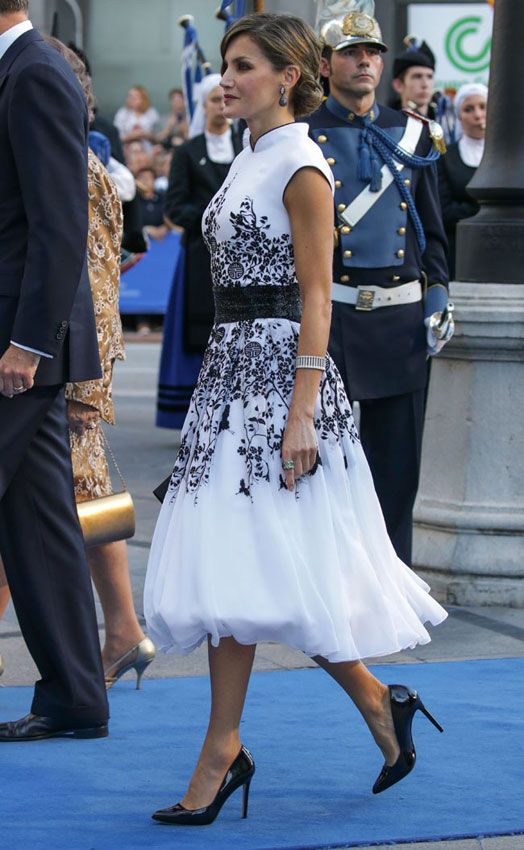 La reina Letizia rescata inesperadamente un Varela de inspiración oriental 